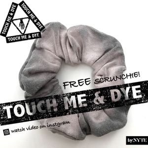 🔥FREE "TOUCH ME & DYE" Scrunchie